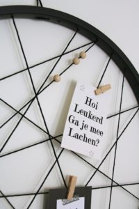 detail rond memobord zwart