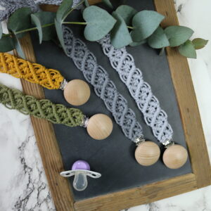 macrame speenkoord met clip hout
