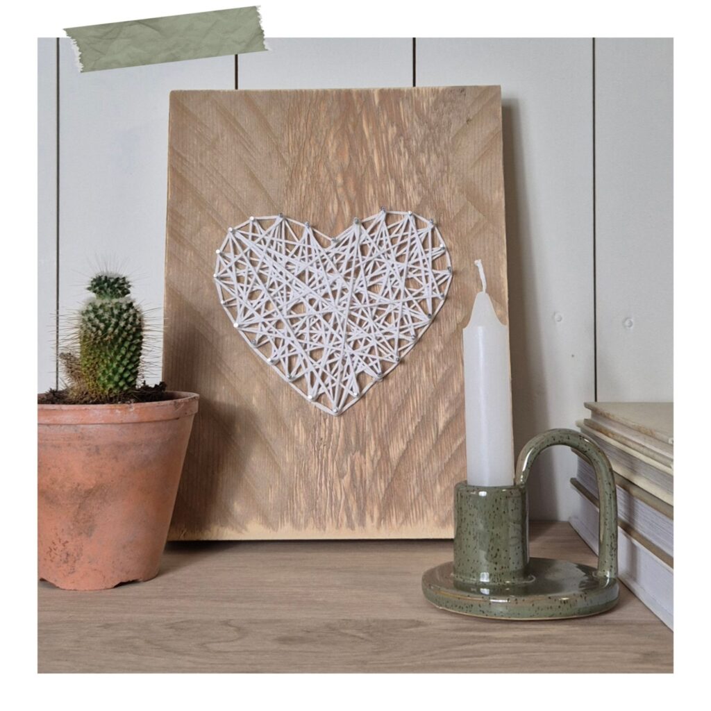 spijkerkunst hart met wit draad - wanddecoratie interieur
