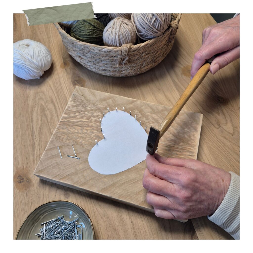 Workshop spijkerkunst - spijkers slaan in hartvorm