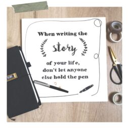 Persoonlijk tekstbord met spreuk en doodles