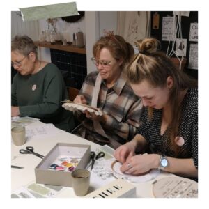 Workshop bloemen borduren in kleine groepen bij Het Weerhuys in Friesland